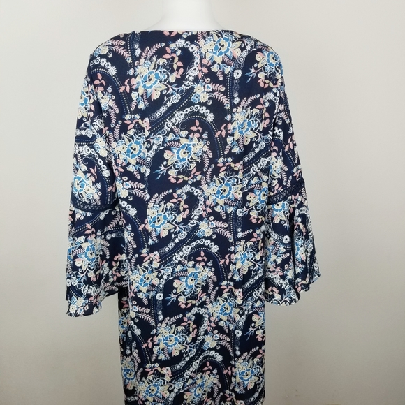 Westport 1X Blue Floral Bell Sleeve V-Neck - Picture 5 of 8